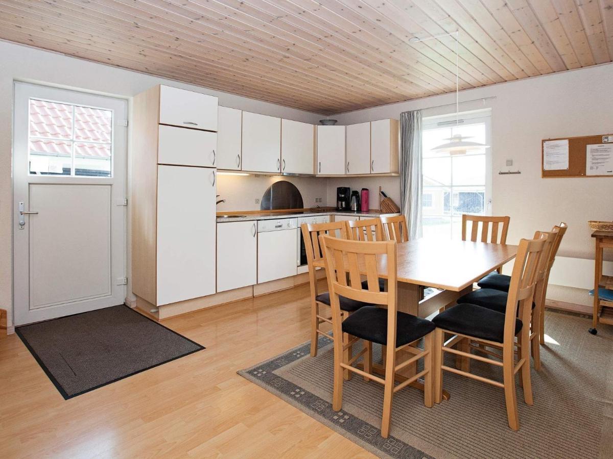 6 Person Holiday Home On A Holiday Park In 加斯庭 外观 照片